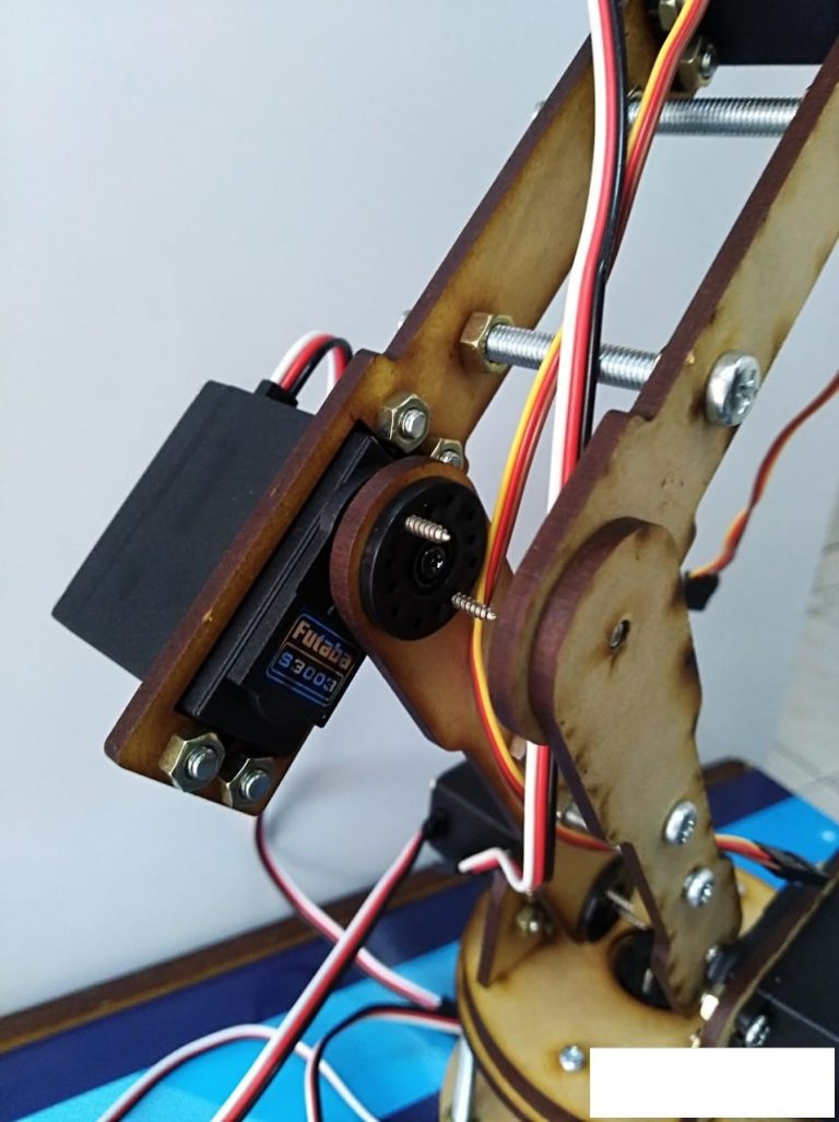 Chasis Brazo Robotico Madera Mdf Servos Grados Dof S Yorobotics